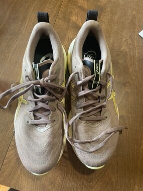 ASICS Men’s Taupe and Yellow Athletic Sneakers gel cumulus 27